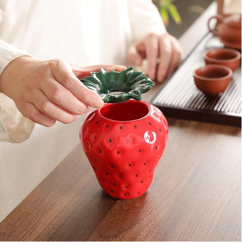 Dust-proof ashtray in a cute pinkish strawberry design