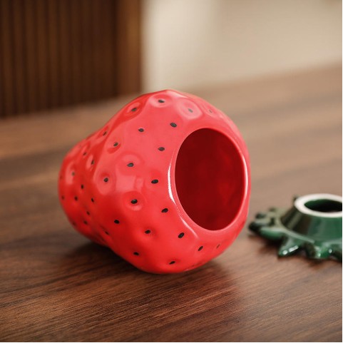 Dust-proof ashtray in a cute pinkish strawberry design