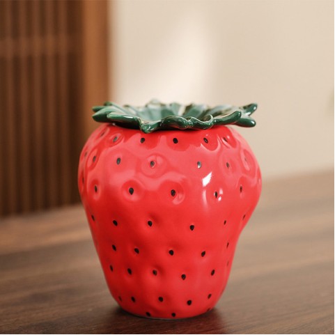 Dust-proof ashtray in a cute pinkish strawberry design