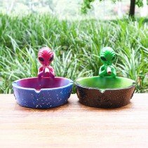 Alien-Themed Ashtray with Multiple Slots
