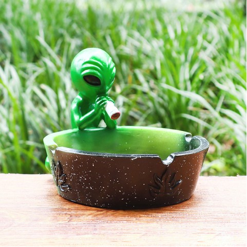 Alien-Themed Ashtray with Multiple Slots