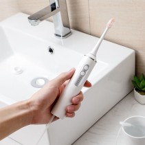 White Plaque-Removing Electric Toothbrush