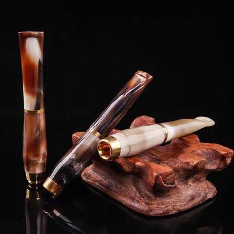 Washable cigarette filter holder with a high-gloss finish