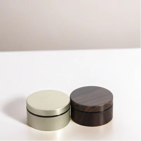 2-Layer ABS Plastic Tobacco Grinder with Faux Wood Grain Finish